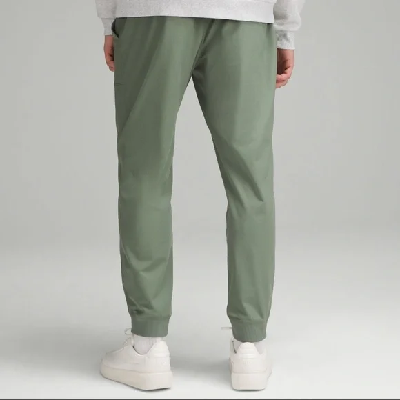 Lululemon•ABC Jogger
Regular green - Picture 2 of 8